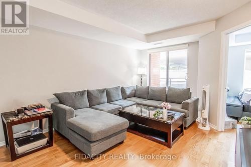 2E - 310 Central Park Drive, Ottawa, ON - Indoor Photo Showing Living Room