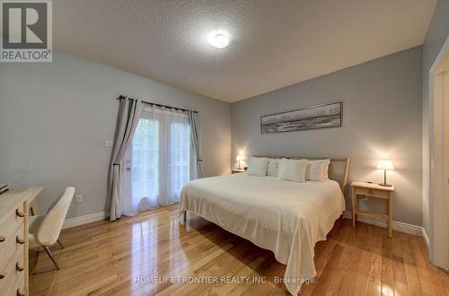 42 Forest Circle, Tiny, ON - Indoor Photo Showing Bedroom