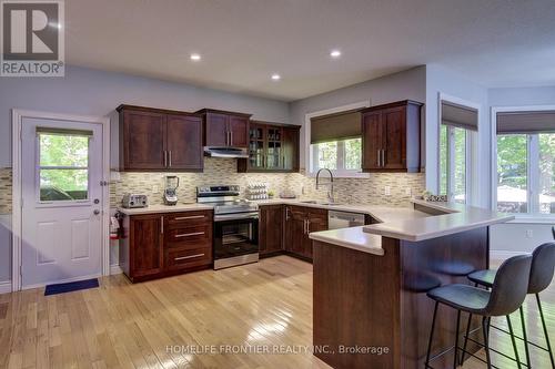 42 Forest Circle, Tiny, ON - Indoor Photo Showing Kitchen With Upgraded Kitchen