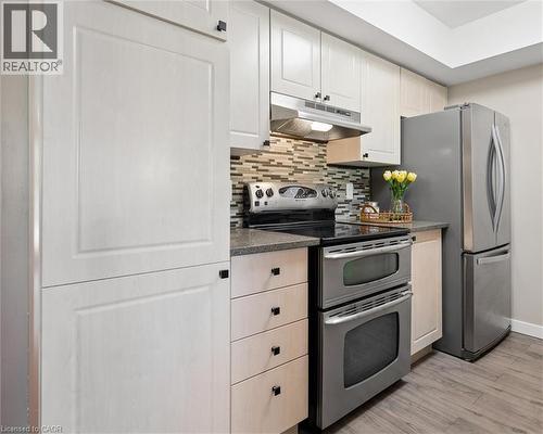 15 Gregg Court Unit# 5, Kitchener, ON - Indoor Photo Showing Kitchen With Stainless Steel Kitchen