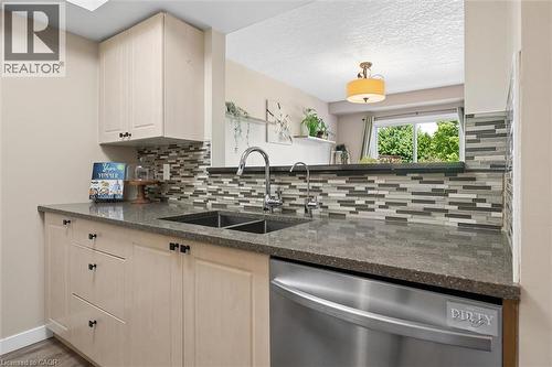 15 Gregg Court Unit# 5, Kitchener, ON - Indoor Photo Showing Kitchen With Double Sink