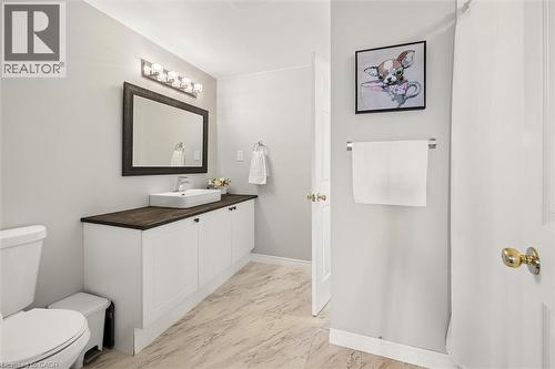 15 Gregg Court Unit# 5, Kitchener, ON - Indoor Photo Showing Bathroom