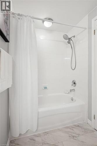 15 Gregg Court Unit# 5, Kitchener, ON - Indoor Photo Showing Bathroom