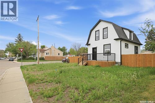 1376 King Street, Regina, SK - Outdoor