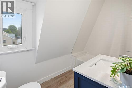1376 King Street, Regina, SK - Indoor Photo Showing Bathroom