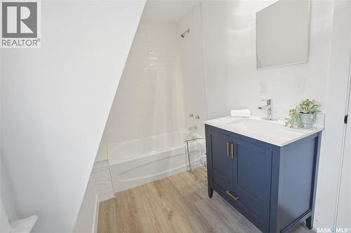 1376 King Street, Regina, SK - Indoor Photo Showing Bathroom