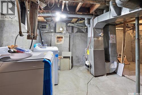 1376 King Street, Regina, SK - Indoor Photo Showing Laundry Room