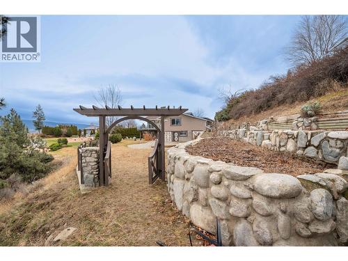 6318 Faircrest Street, Summerland, BC - Outdoor