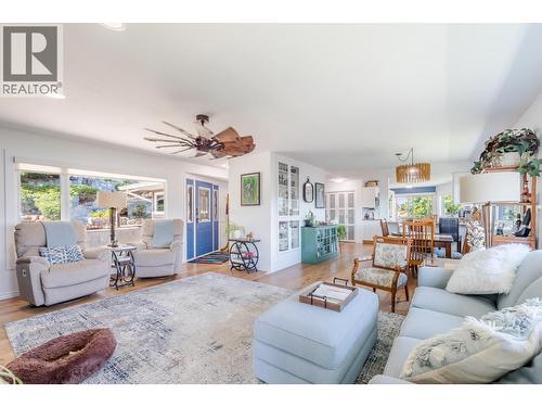 6318 Faircrest Street, Summerland, BC - Indoor Photo Showing Living Room