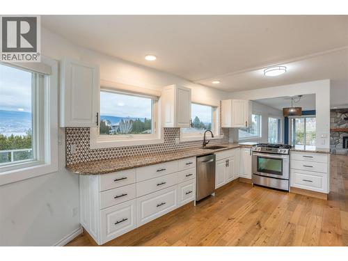 6318 Faircrest Street, Summerland, BC - Indoor Photo Showing Kitchen With Upgraded Kitchen