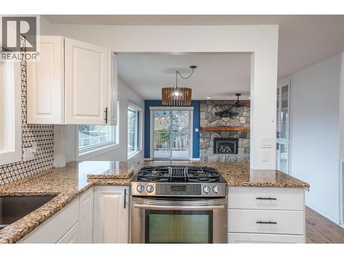 6318 Faircrest Street, Summerland, BC - Indoor Photo Showing Kitchen With Upgraded Kitchen