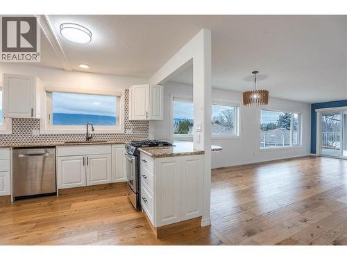 6318 Faircrest Street, Summerland, BC - Indoor Photo Showing Kitchen With Upgraded Kitchen