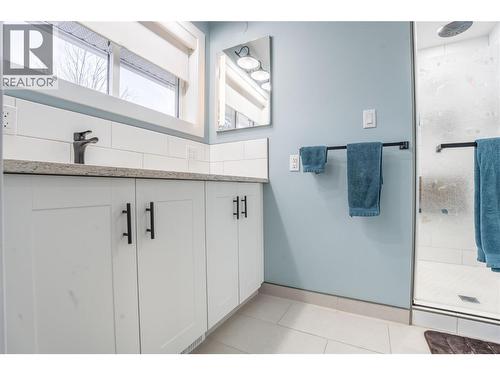 6318 Faircrest Street, Summerland, BC - Indoor Photo Showing Bathroom