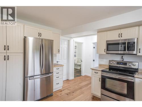 6318 Faircrest Street, Summerland, BC - Indoor Photo Showing Kitchen