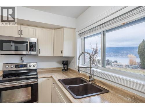 6318 Faircrest Street, Summerland, BC - Indoor Photo Showing Kitchen With Double Sink