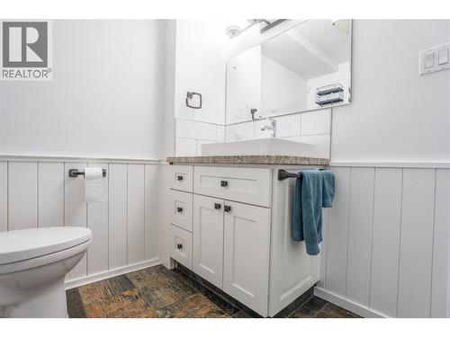 6318 Faircrest Street, Summerland, BC - Indoor Photo Showing Bathroom