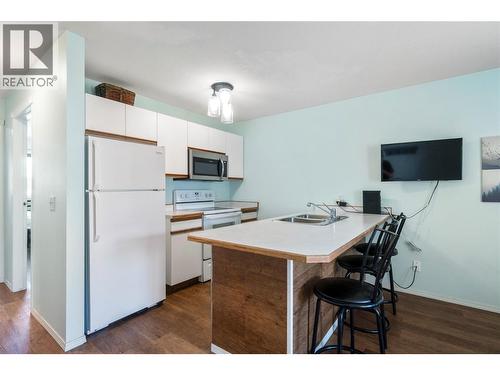 213 White Pine Crescent Unit# 243, Sicamous, BC - Indoor Photo Showing Kitchen With Double Sink