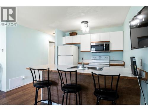 213 White Pine Crescent Unit# 243, Sicamous, BC - Indoor Photo Showing Kitchen