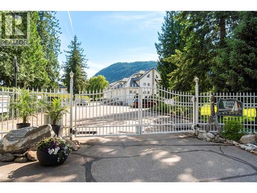 213 White Pine Crescent Unit# 243, Sicamous, BC - Outdoor