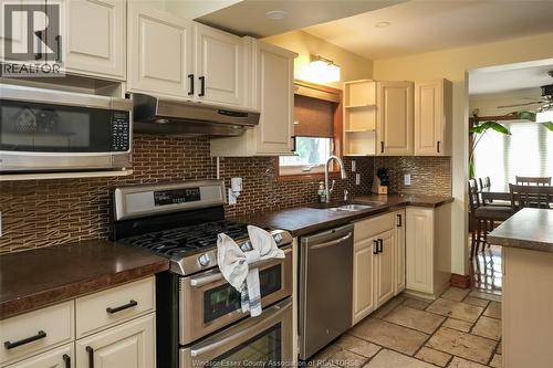 458 John M, Windsor, ON - Indoor Photo Showing Kitchen With Double Sink