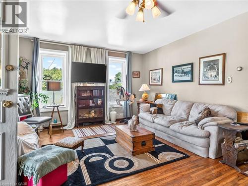 4750 Sherkston Road, Port Colborne, ON - Indoor Photo Showing Living Room