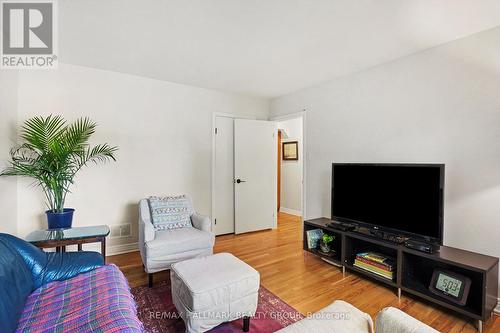 371 Sunnyside Avenue, Ottawa, ON - Indoor Photo Showing Living Room