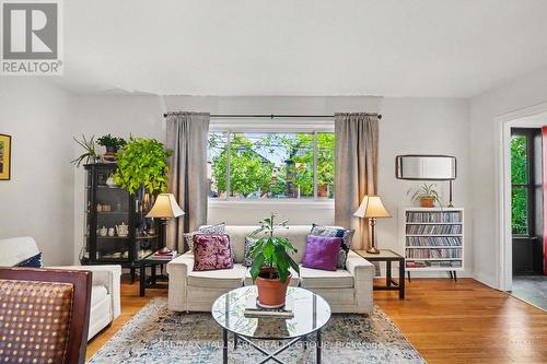 371 Sunnyside Avenue, Ottawa, ON - Indoor Photo Showing Living Room