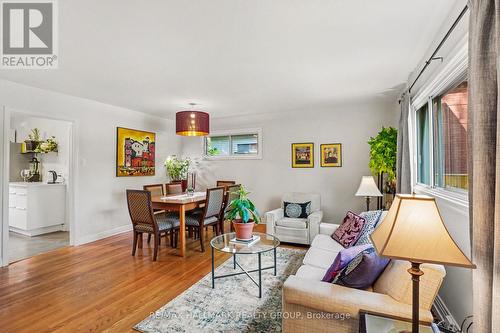 371 Sunnyside Avenue, Ottawa, ON - Indoor Photo Showing Living Room