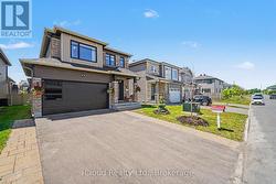 616 MOONFLOWER CRESCENT Ottawa, ON K1T 0X8