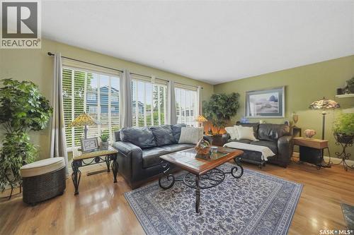 914 Trotter Crescent, Saskatoon, SK - Indoor Photo Showing Living Room