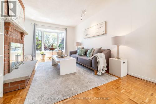 470 Brownridge Drive, Vaughan, ON - Indoor Photo Showing Living Room