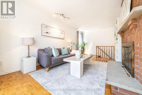 470 Brownridge Drive, Vaughan, ON - Indoor Photo Showing Living Room