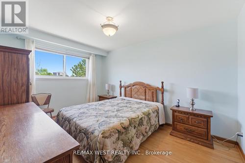 7066 Magic Court, Mississauga, ON - Indoor Photo Showing Bedroom