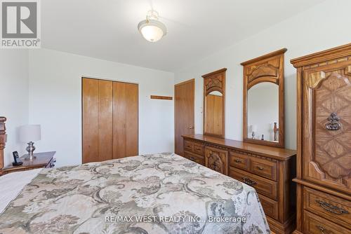 7066 Magic Court, Mississauga, ON - Indoor Photo Showing Bedroom