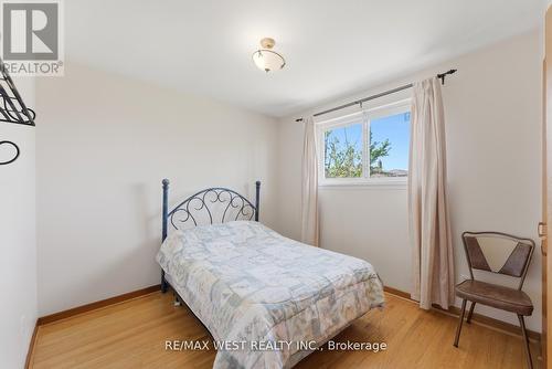 7066 Magic Court, Mississauga, ON - Indoor Photo Showing Bedroom
