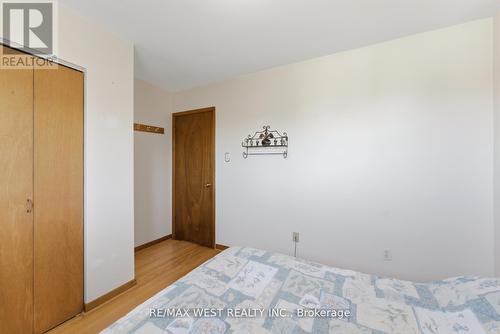 7066 Magic Court, Mississauga, ON - Indoor Photo Showing Bedroom
