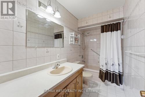 7066 Magic Court, Mississauga, ON - Indoor Photo Showing Bathroom