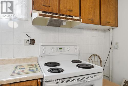 7066 Magic Court, Mississauga, ON - Indoor Photo Showing Kitchen