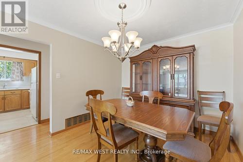 7066 Magic Court, Mississauga, ON - Indoor Photo Showing Dining Room