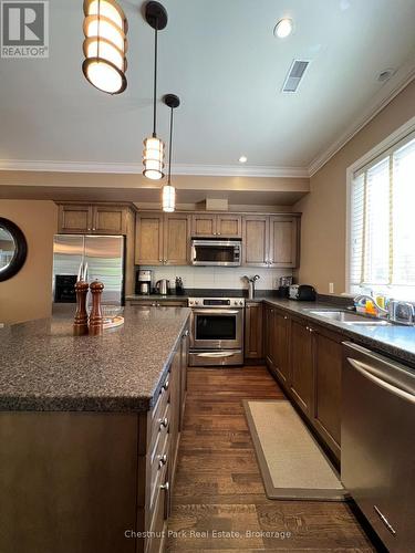 Unit 11 - 301 Emerald Hills Court, Seguin, ON - Indoor Photo Showing Kitchen With Double Sink With Upgraded Kitchen