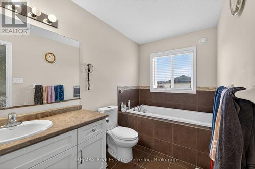 4 Drone Crescent, Guelph (Willow West/Sugarbush/West Acres), ON - Indoor Photo Showing Bathroom