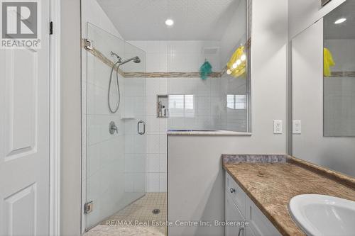 4 Drone Crescent, Guelph (Willow West/Sugarbush/West Acres), ON - Indoor Photo Showing Bathroom