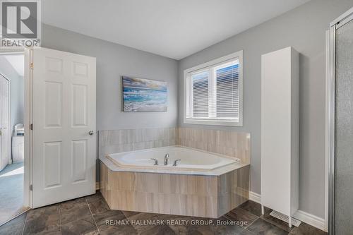 363 Trillium Circle, Alfred And Plantagenet, ON - Indoor Photo Showing Bathroom