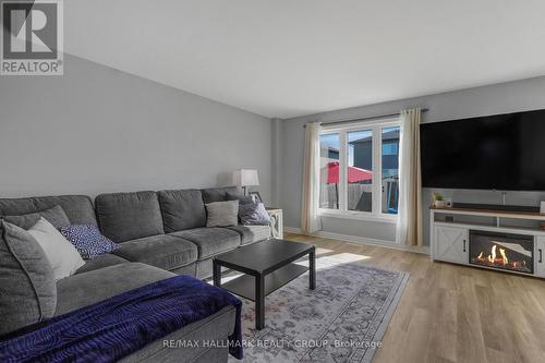 363 Trillium Circle, Alfred And Plantagenet, ON - Indoor Photo Showing Living Room
