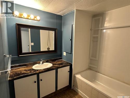 300 1524 Rayner Avenue, Saskatoon, SK 