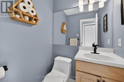 Main Floor 2pc Bathroom - 43 Trafalgar Road, Collingwood, ON 
