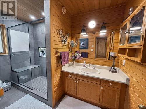 168 Fox Run Way, Mindemoya, Manitoulin Island, ON - Indoor Photo Showing Bathroom