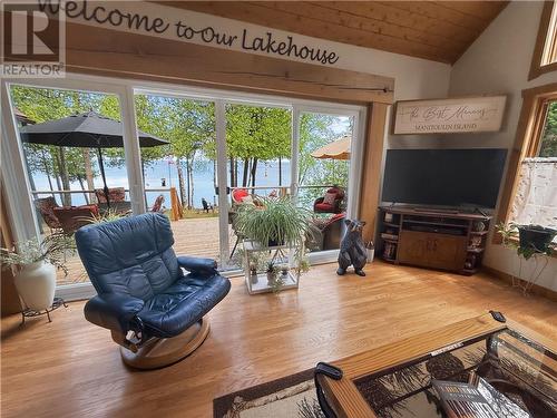 168 Fox Run Way, Mindemoya, Manitoulin Island, ON - Indoor Photo Showing Living Room