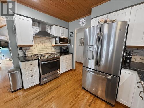 168 Fox Run Way, Mindemoya, Manitoulin Island, ON - Indoor Photo Showing Kitchen
