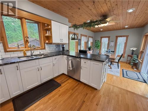 168 Fox Run Way, Mindemoya, Manitoulin Island, ON - Indoor Photo Showing Kitchen With Double Sink